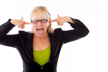 parmak ile kulakları tıkalı modeli