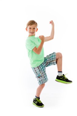 Çocuk zaferle emin olduğunu