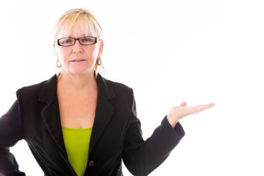 El ile vitrine sunulması modeli