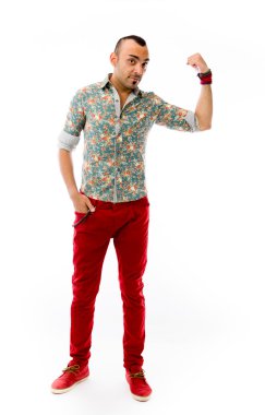 Güçlü model kol curl ile