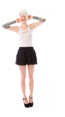 parmak ile kulakları tıkalı modeli