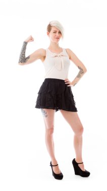 Güçlü model kol curl ile