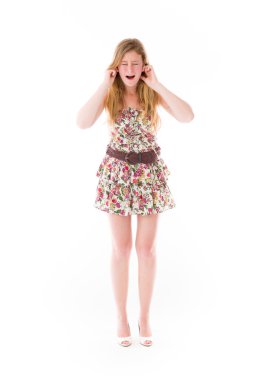 parmak ile kulakları tıkalı modeli