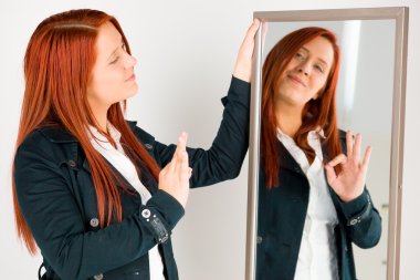 modeli el ok işareti