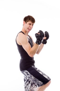 Zafer kendine güvenen bir modeldir