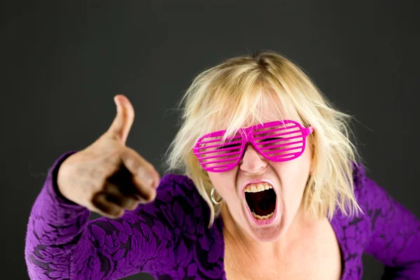 Vrouw zeuren uitbrander met vinger — Stockfoto