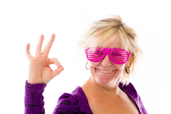 Woman gesturing ok hand sign — Stock Photo, Image