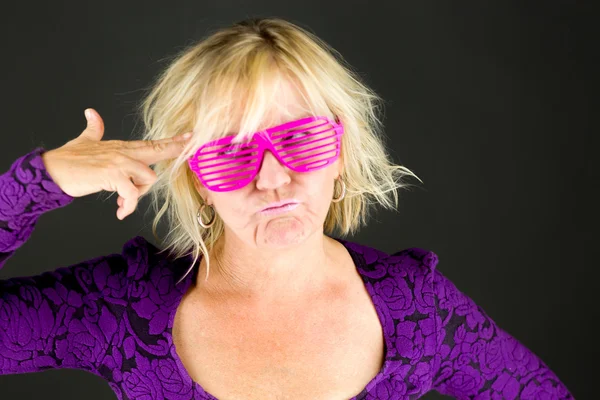 Woman with hand gun gesture — Stock Photo, Image