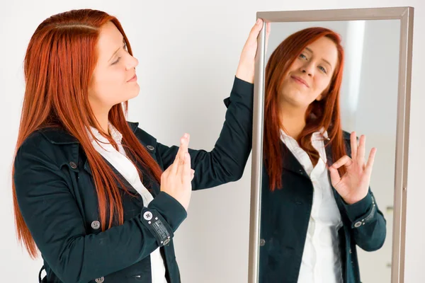 modeli el ok işareti