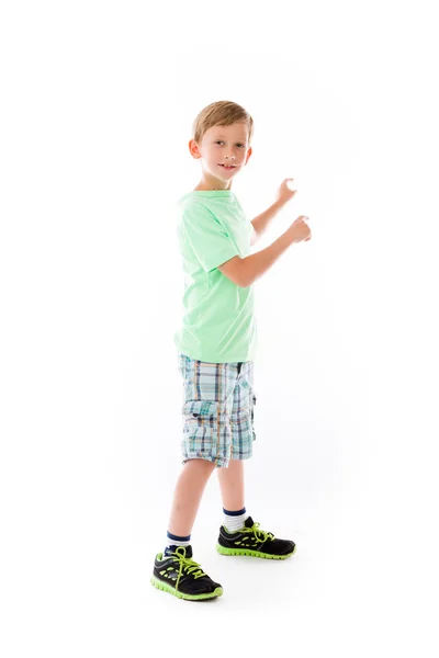 Jongen op zoek naar camera — Stockfoto