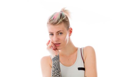 Çene üzerinde el ile modeli düşünme