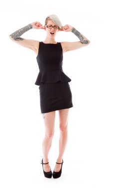 parmak ile kulakları tıkalı modeli