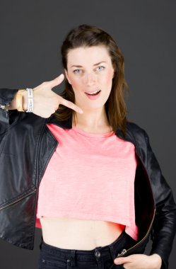 Kendi kendine işaret modeli