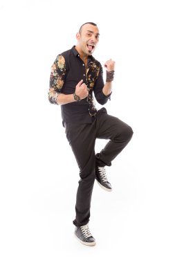 Zafer kendine güvenen bir modeldir