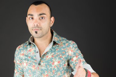 El sallamak ile modeli selamlar