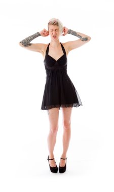 parmak ile kulakları tıkalı modeli