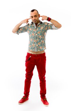 parmak ile kulakları tıkalı modeli