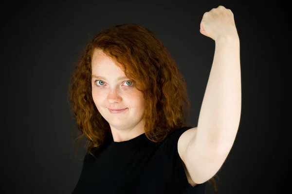 Stark modell med arm curl — Stockfoto