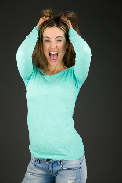 Modello stressato tirando i capelli — Foto Stock