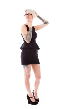 Çene üzerinde el ile modeli düşünme