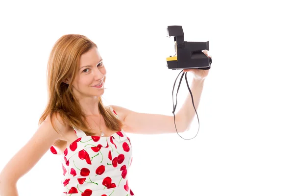 Modelu przy użyciu aparatu polaroid — Zdjęcie stockowe