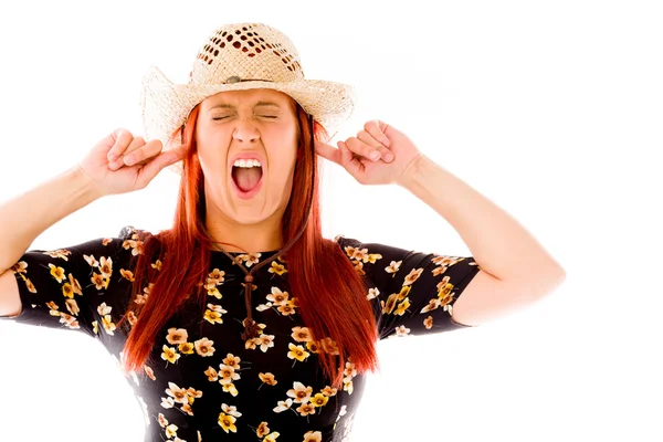 Modèle bouchant les oreilles avec les doigts — Photo