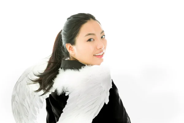Visão traseira do lado do anjo de uma jovem empresária asiática sorrindo isolada no fundo branco — Fotografia de Stock
