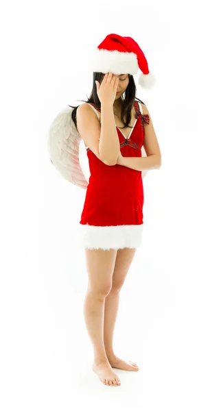 Zdenerwowany azjatyckich młoda kobieta nosi kostium Santa ubrane jak anioł z jej głowę w ręce na białym tle — Zdjęcie stockowe