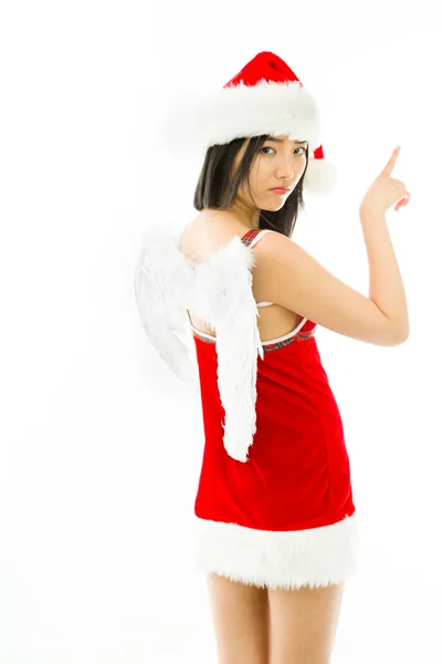 Visão traseira de uma jovem asiática chateada vestindo traje de Papai Noel vestida como um anjo apontando isolado no fundo branco — Fotografia de Stock