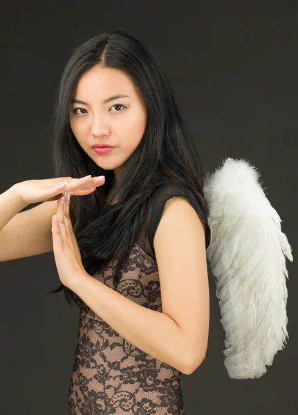 Asiática joven mujer vestida como un ángel haciendo tiempo fuera señal con las manos —  Fotos de Stock