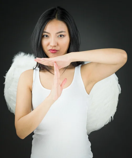 Asiático jovem mulher vestida como um anjo fazendo tempo para fora sinal com as mãos — Fotografia de Stock