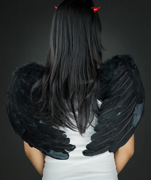 Visão traseira de uma jovem asiática vestida como um diabo — Fotografia de Stock