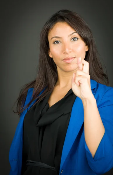 Junge Geschäftsfrau drückt die Daumen — Stockfoto