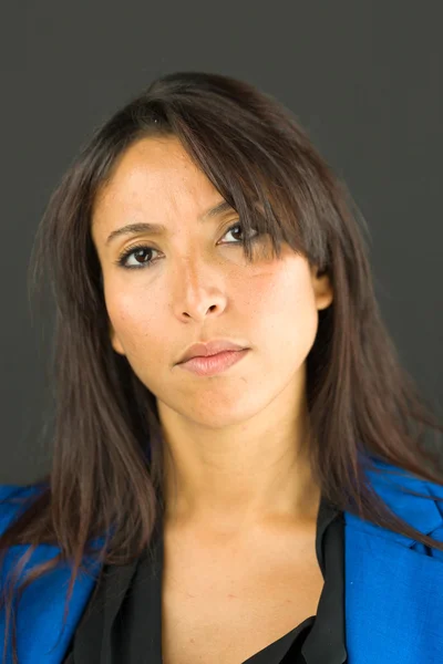 Portrait of a young businesswoman looking serious — Stock Photo, Image