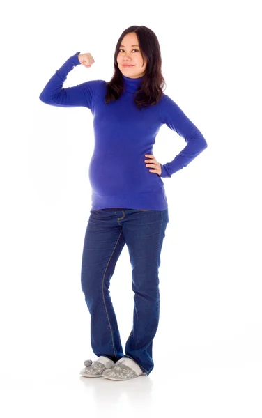 Gravid kvinna visar sin biceps — Stockfoto