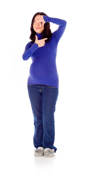 Беременная женщина подставляет руки — стоковое фото