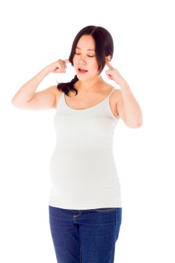 Hamile kadın kulakları tıkalı