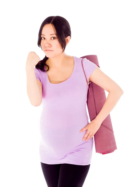 Беременная женщина показывает кулак за силу — стоковое фото