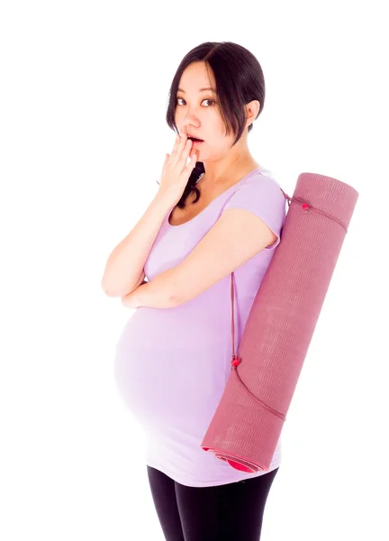 Gravid kvinna som täcker munnen på grund av misstag — Stockfoto