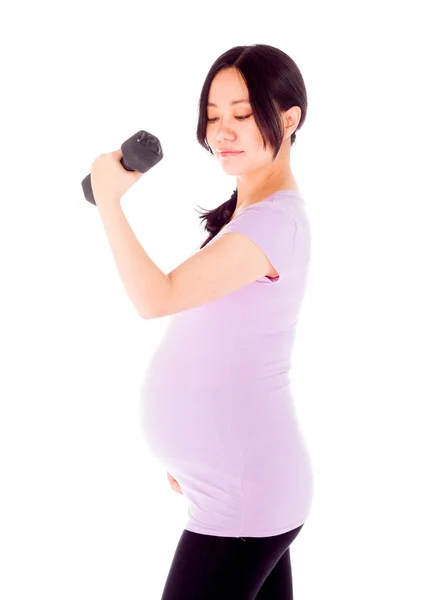 Donna incinta che esercita con pesi — Foto Stock