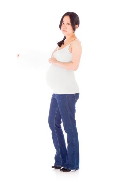 Těhotná žena hospodářství prázdný znak — Stock fotografie