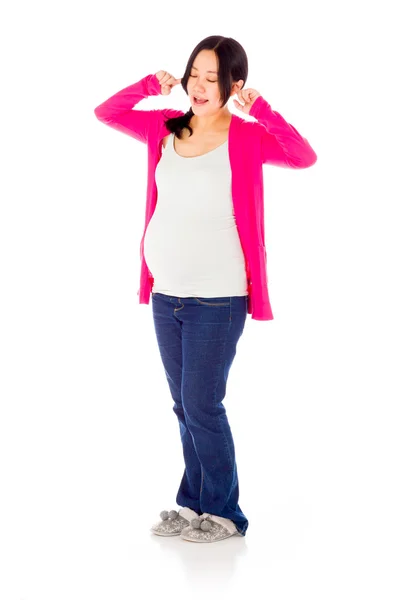Mujer embarazada tapándose los oídos — Foto de Stock