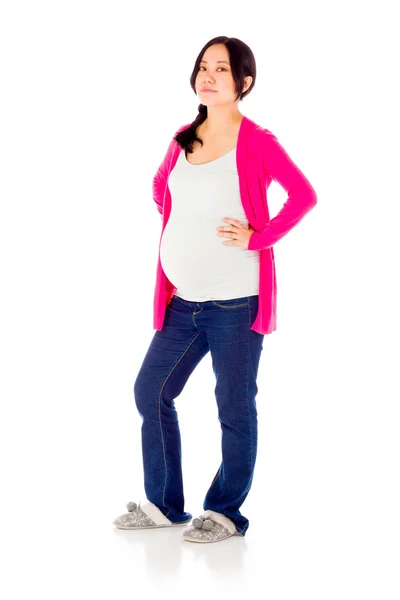 Mulher grávida com as mãos nos quadris — Fotografia de Stock