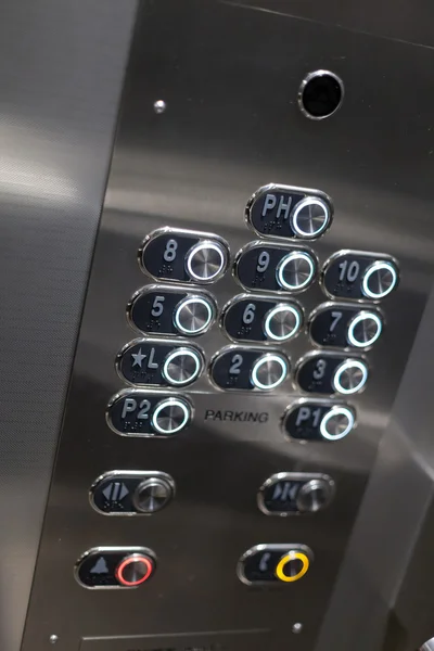 Botões numerados no painel do elevador — Fotografia de Stock