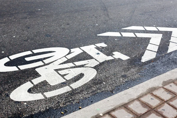 Fahrradsymbol auf Straße in einer Straße — Stockfoto