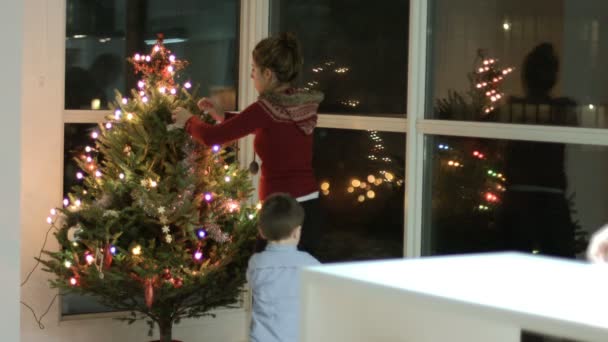 Famiglia felice pronta per Natale — Video Stock