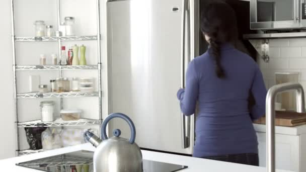 Pregnant woman in her kitchen — Stock Video