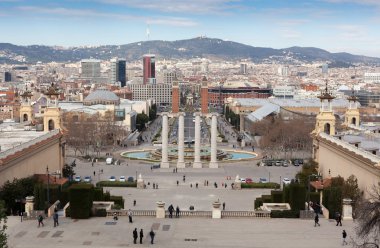 Sihirli çeşme yakınındaki sütunlar