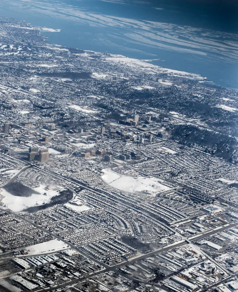 Vista aérea de uma cidade após a nevasca vista da torre CN, Toronto, Ontário, Canadá — Fotografia de Stock