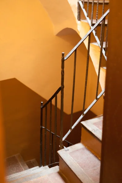 Escalier à l'ancienne d'une maison — Photo